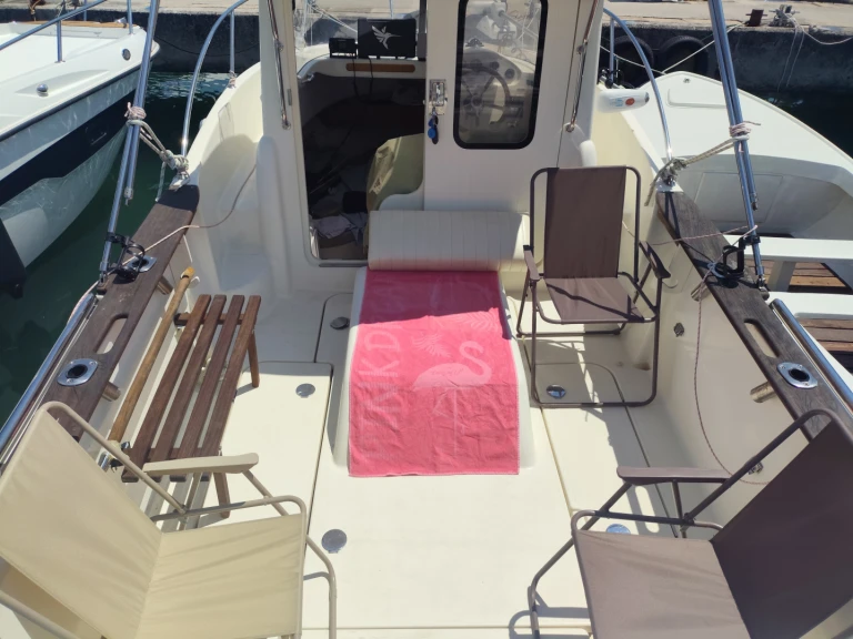 Noleggiare una Quicksilver Arvor 215 AS a Bar