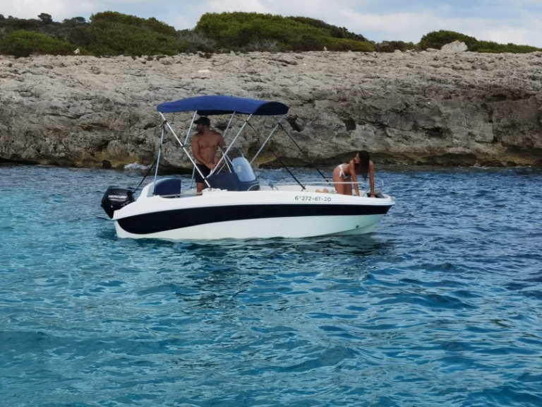 Noleggiare una Remus Remus 450 open a Ciutadella de Menorca
