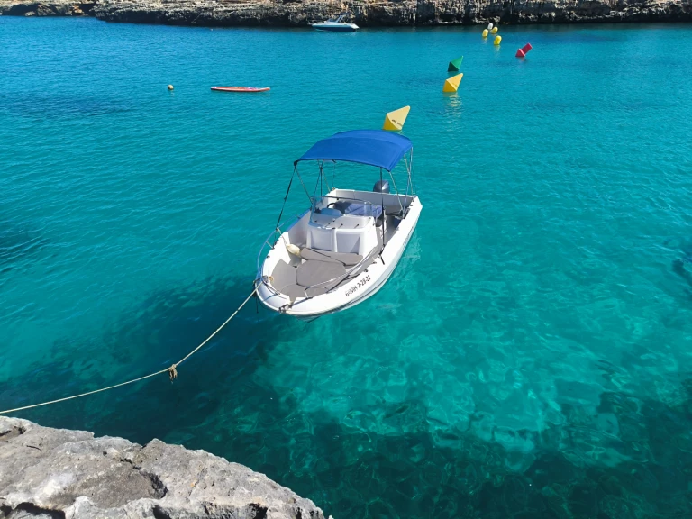 Barca a motore a noleggio a Ciutadella de Menorca al miglior prezzo