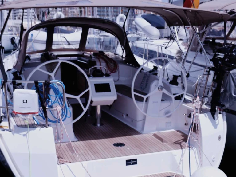 Bavaria Cruiser 37 da affittare a  Gouviá