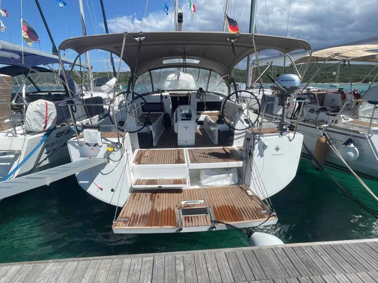 Noleggio Barca a vela Jeanneau con patente nautica