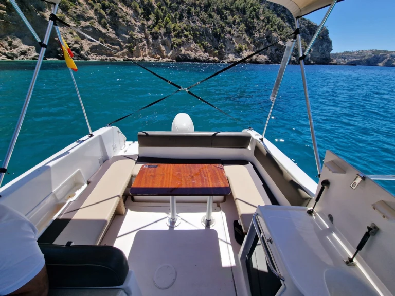 Noleggiare una Saver WA a Port d'Andratx