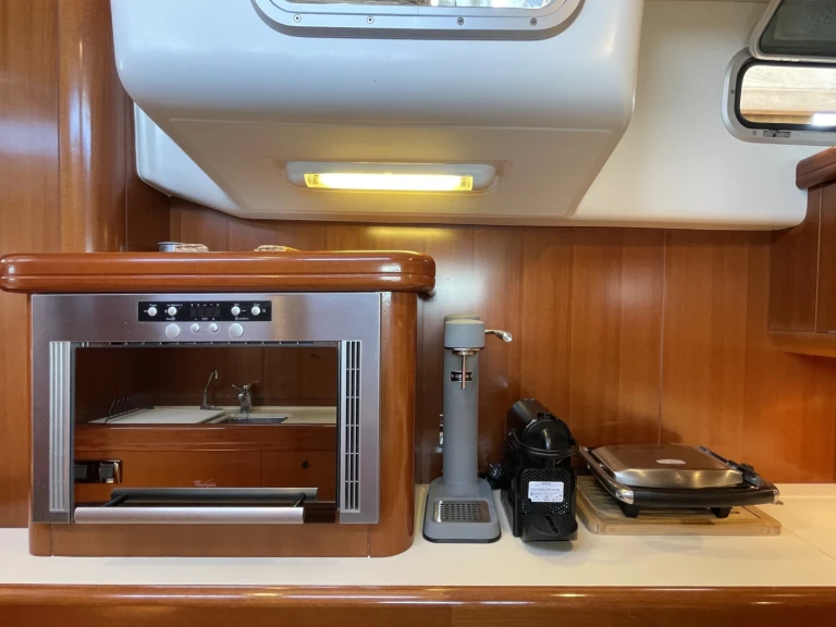 Noleggiare una Bénéteau Beneteau 57 (Owner Version) a Sithonia