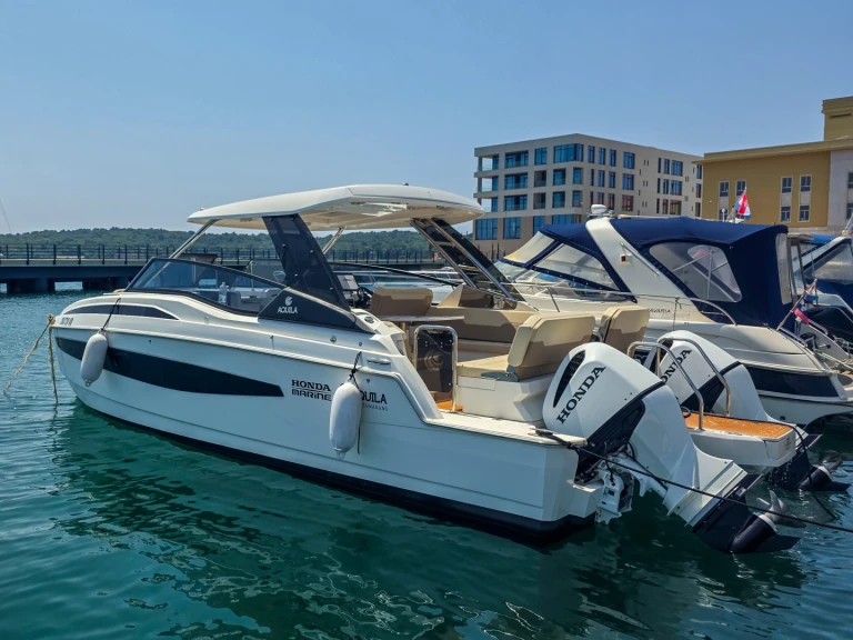 Noleggio barche Aquila Aquila 32 Sport a Pola su Samboat