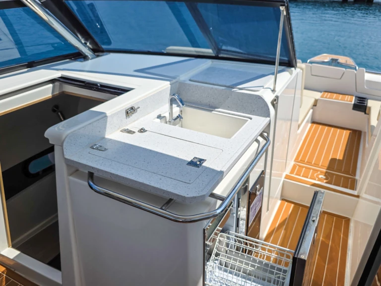 Noleggio Barca a motore Aquila con patente nautica