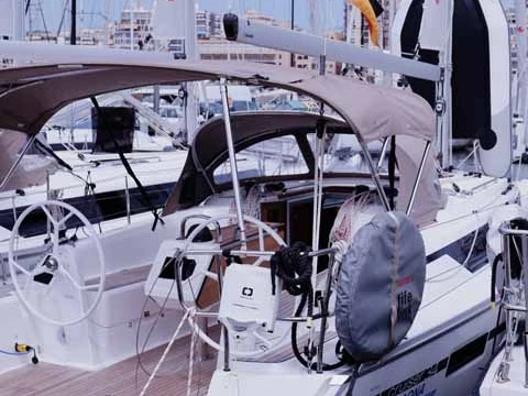 Noleggiare una Bavaria Cruiser 34 a Lefkáda