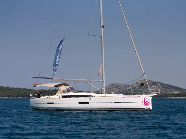 Noleggio Barca a vela con o senza skipper Dufour a Pirovac