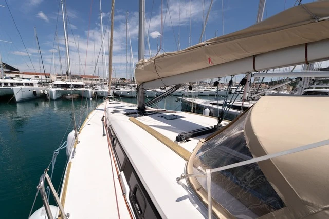 Noleggiare una Dufour Dufour 460 Grand Large a Pirovac