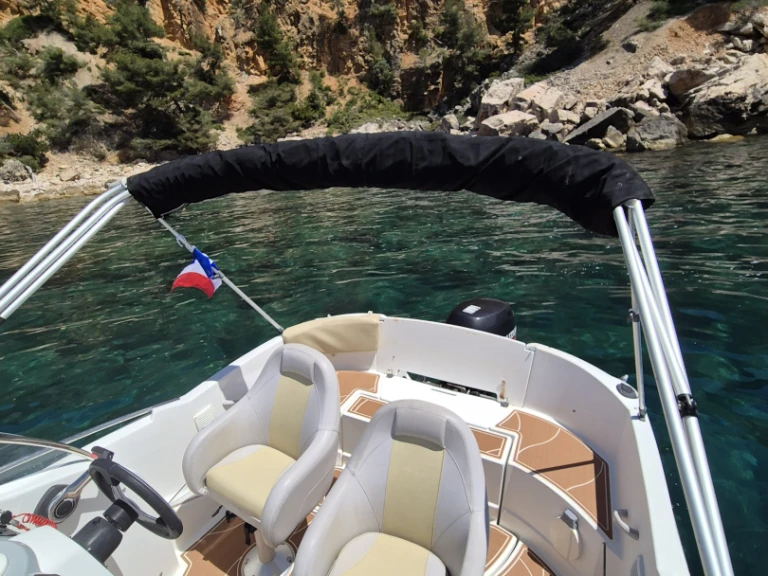 Noleggio Barca a motore Bénéteau con patente nautica