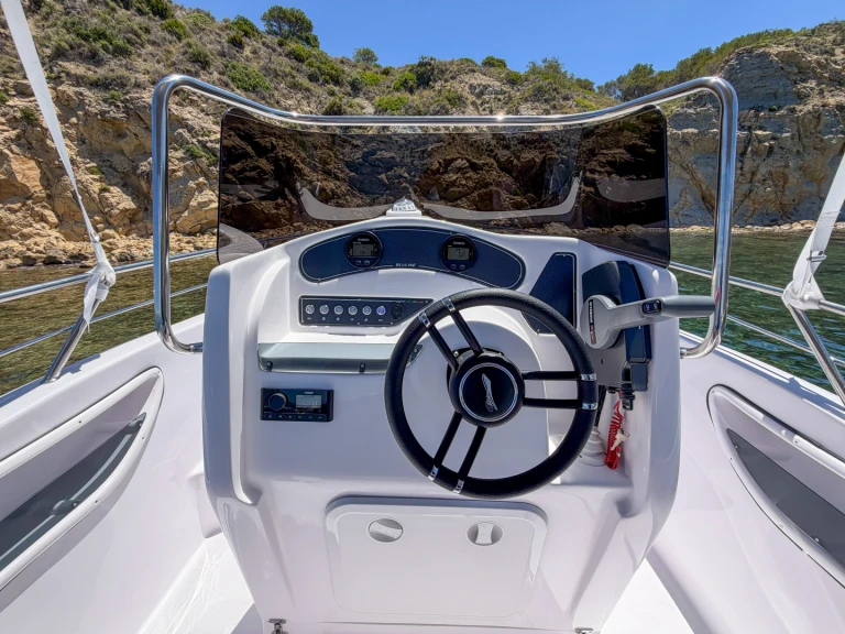 Noleggio Barca a motore Bluline con patente nautica
