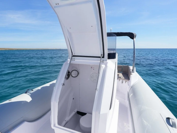Noleggiare una  Italboats Predator 700 a Pola