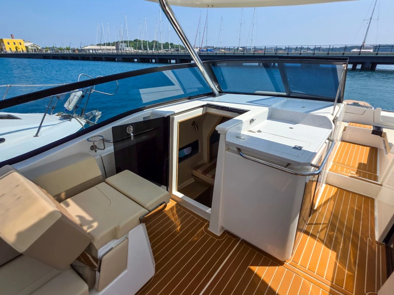 Aquila Aquila 32 Sport da affittare a  Pola