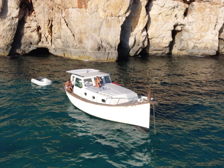 Noleggio Barca a motore con o senza skipper Menorquin a Cala Galdana