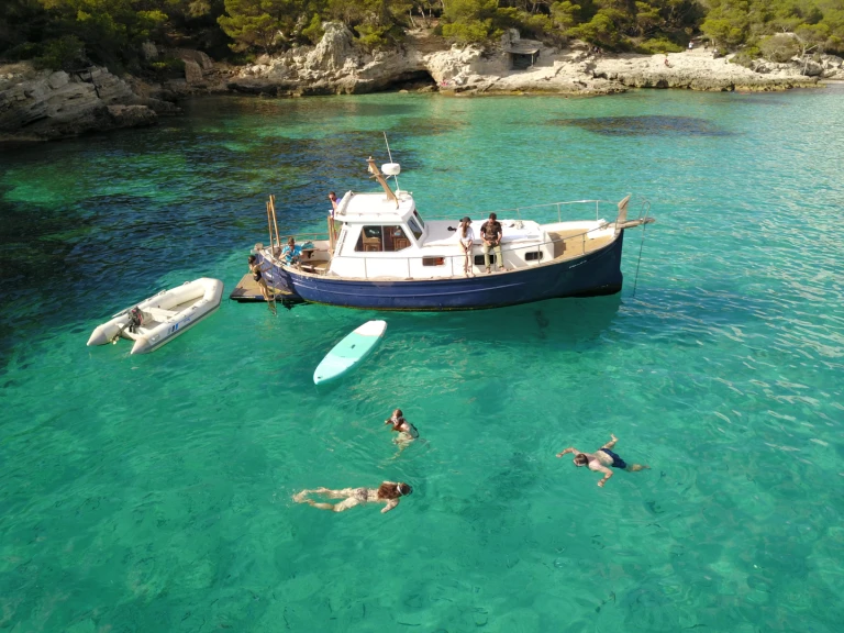 Barca a motore a noleggio a Cala Galdana al miglior prezzo