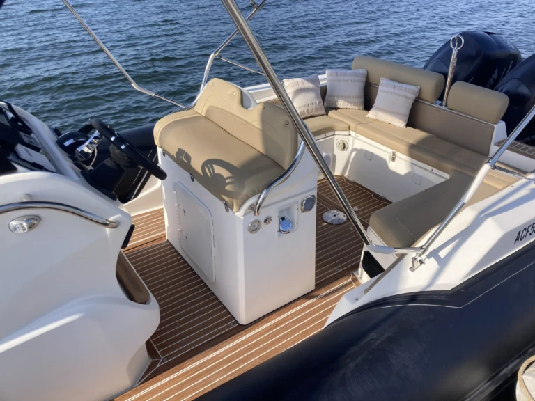 Noleggio Gommone Nuova Jolly con patente nautica