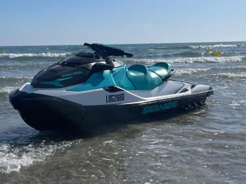 Sea-Doo GTX  da affittare a  Le Grau-du-Roi