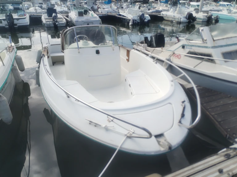 Noleggio Barca a motore Jeanneau con patente nautica