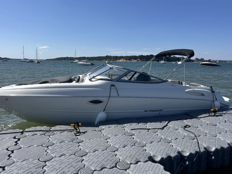 Noleggiare una Stingray 250LR a Poole