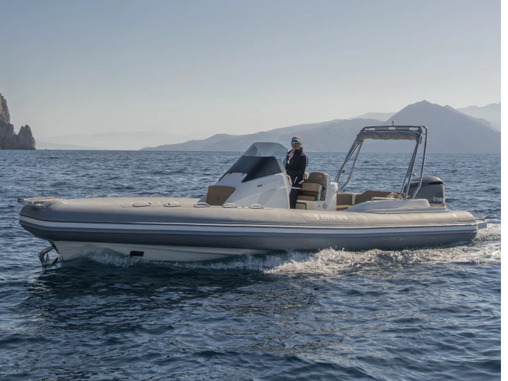 Noleggio Barca a motore BREVA con patente nautica