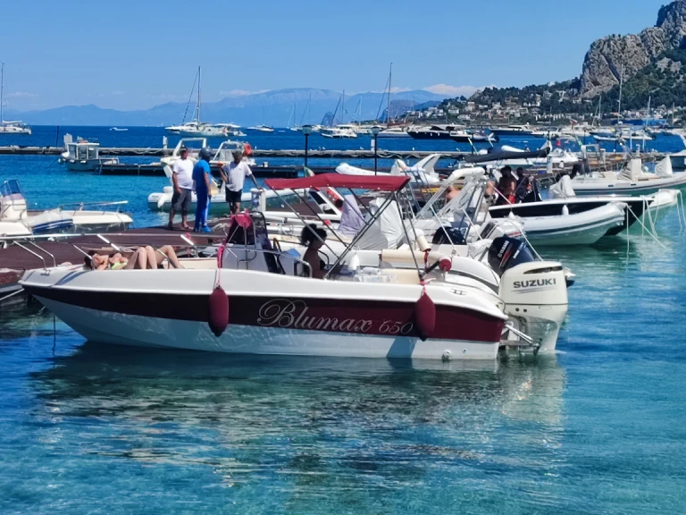 Noleggio Barca a motore con o senza skipper Blumax a Palermo
