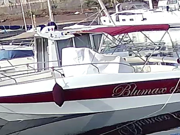 Noleggio Barca a motore Blumax con patente nautica
