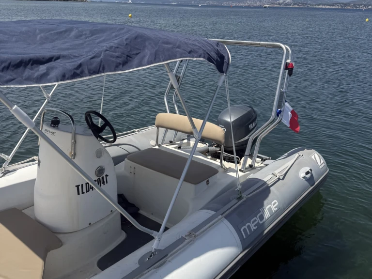 Noleggiare una Zodiac Medline 500 a Le Brusc