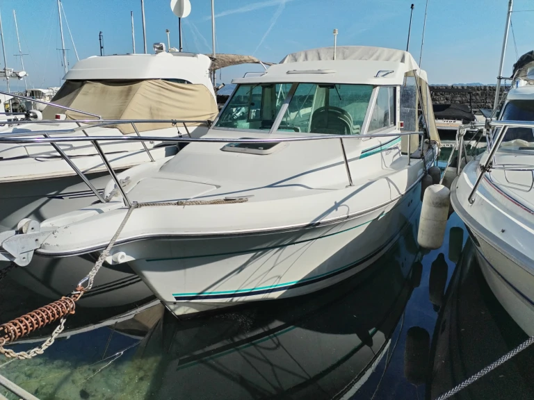 Noleggio Barca a motore Jeanneau con patente nautica