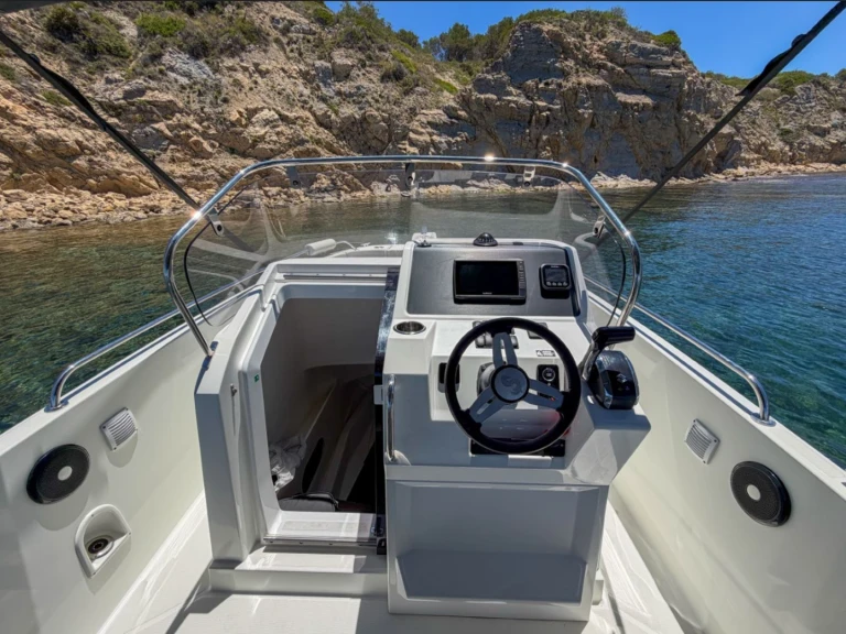 Noleggio Barca a motore Bénéteau con patente nautica