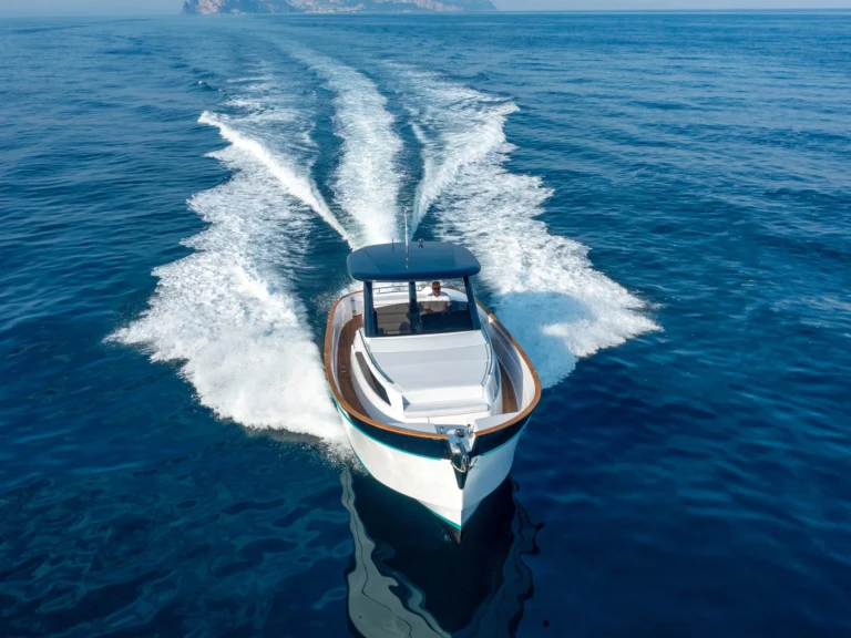 Noleggio Yacht di lusso Gozzo con patente nautica
