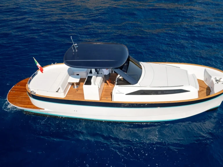 Yacht di lusso a noleggio a Antibes al miglior prezzo