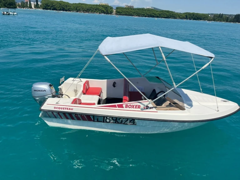 Noleggiare una BATEAU SANS PERMIS a Annecy