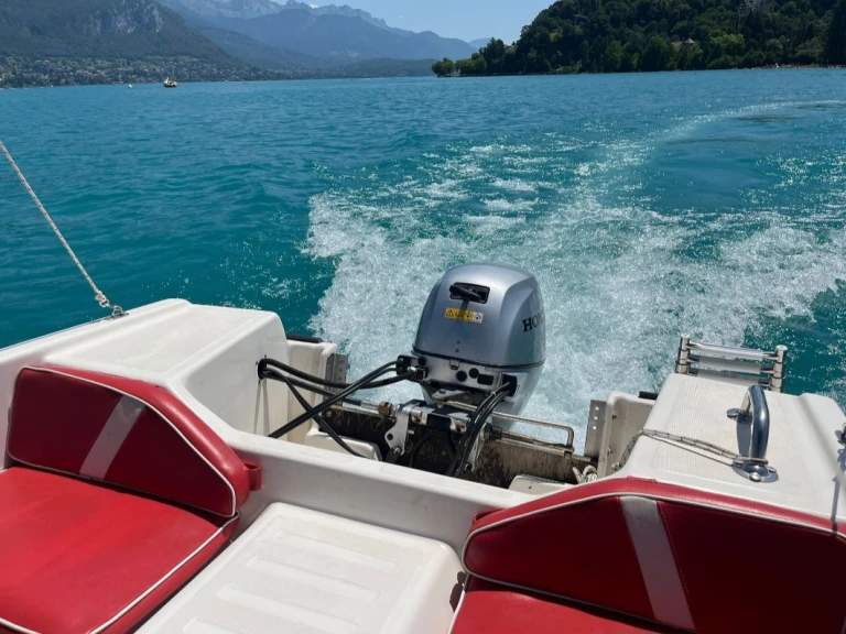 Noleggio barche Annecy economico PERMIS