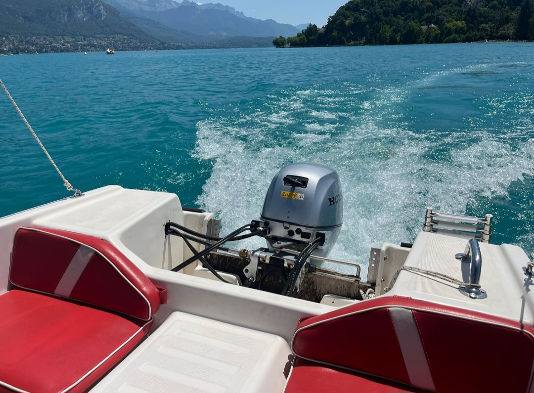 Noleggio barche Annecy economico PERMIS