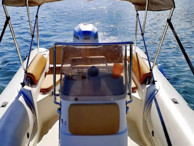Noleggio Gommone Bwa con patente nautica