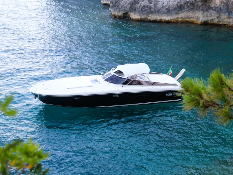 Noleggio Barca a motore Itama con patente nautica