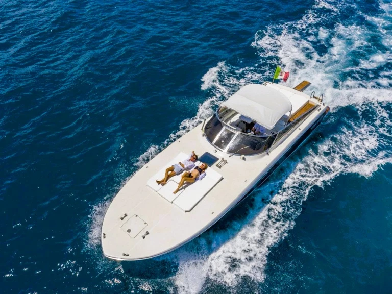 Itama Itama 40 da affittare a  Capri