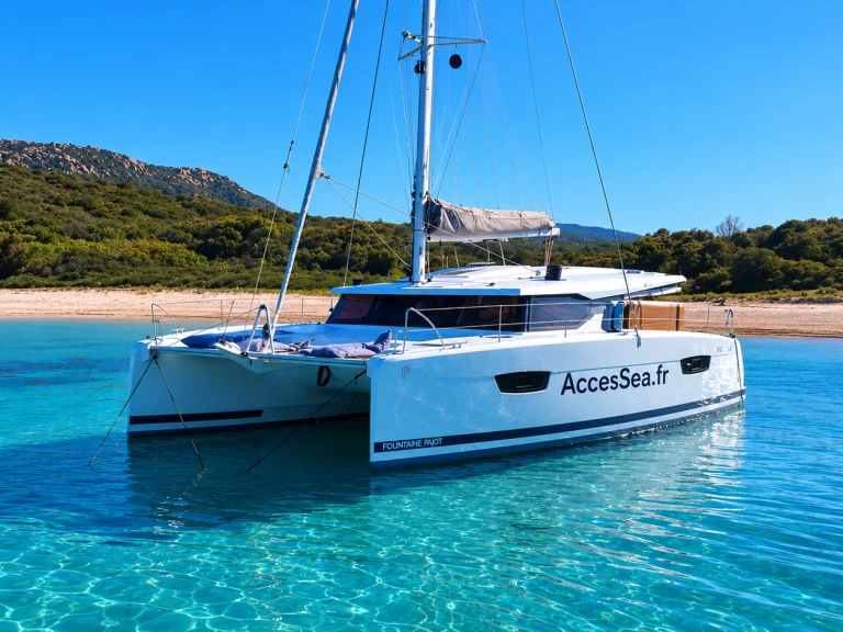 Noleggio Catamarano a Propriano – Fountaine Pajot Astrea 42