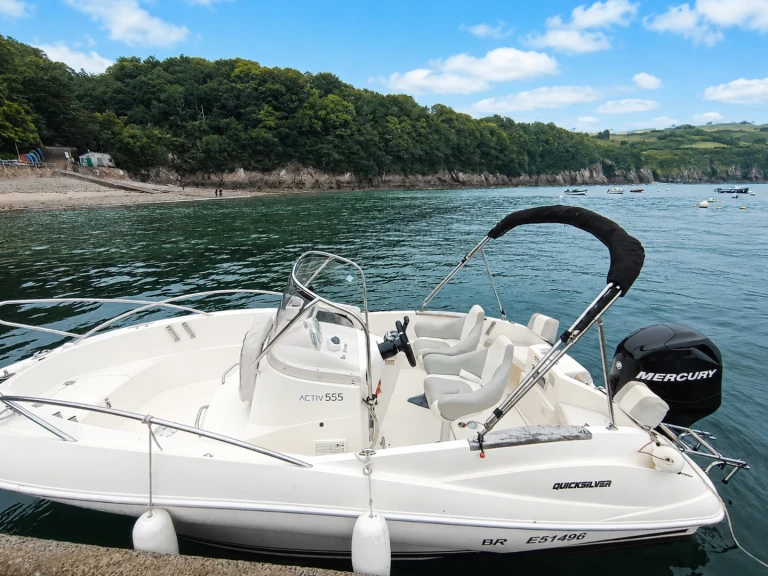Noleggiare una Quicksilver Activ 555 Open a Brest