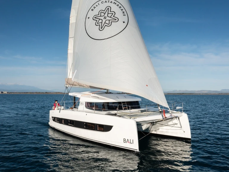 Noleggio Catamarano Bali con patente nautica