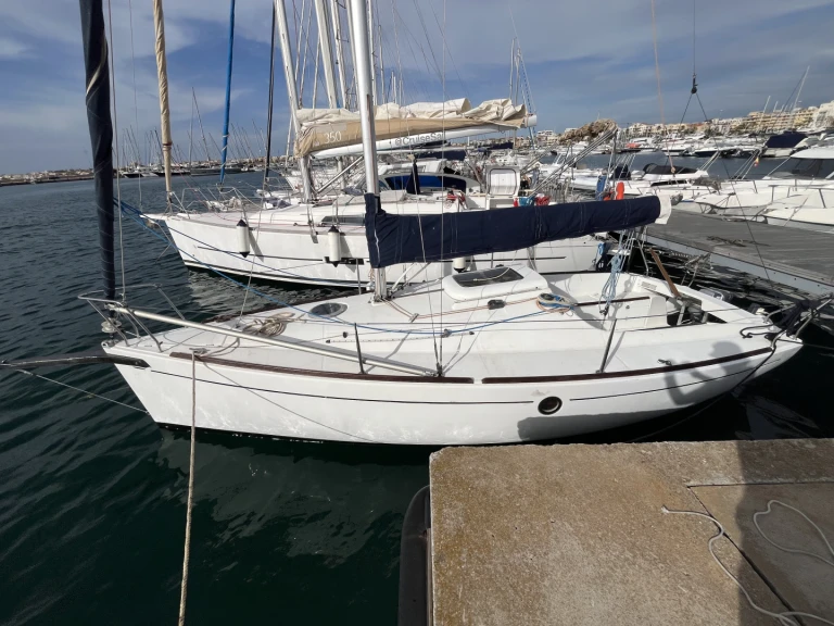 Barca a vela a noleggio a Porto di Alghero al miglior prezzo