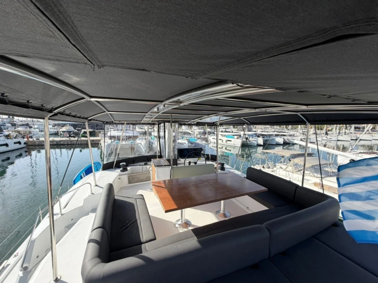 Noleggiare una Bali Bali 5.2 a Álimos