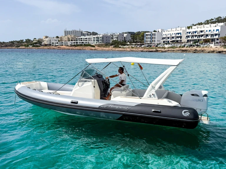 Noleggio Gommone a Sant Antoni de Portmany – Capelli Tempest 800