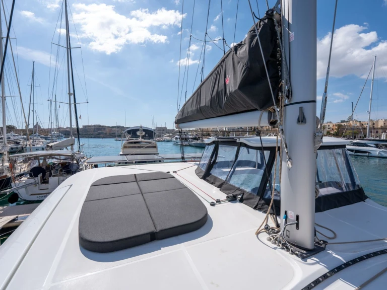 Catamarano a noleggio a Il-Gżira al miglior prezzo