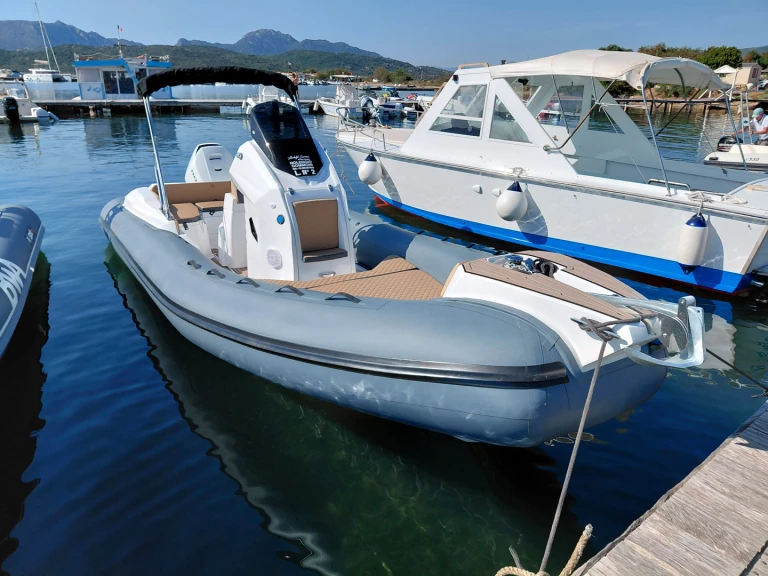 Levante 7.50 da affittare a  Olbia