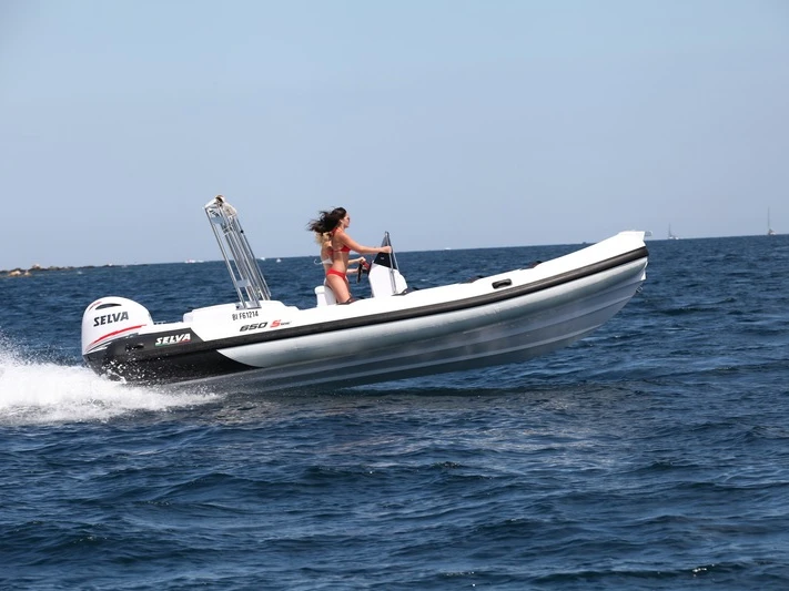 Barca a motore a noleggio a Sainte-Maxime al miglior prezzo
