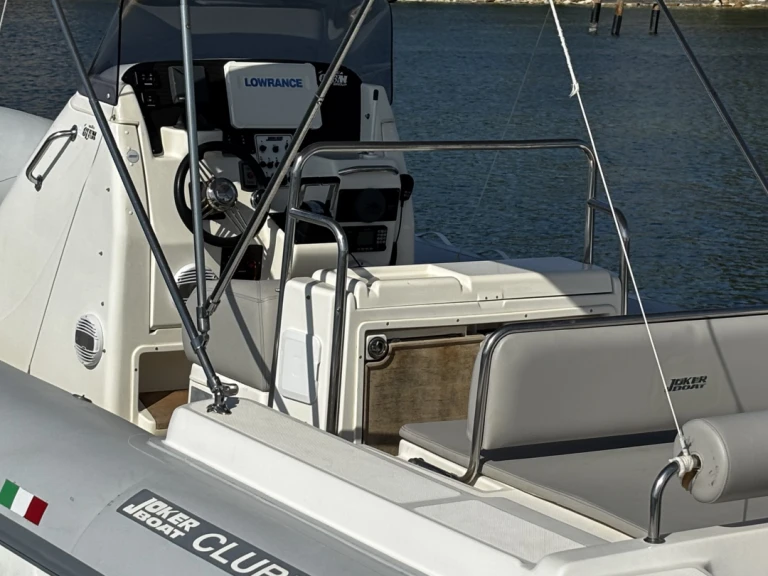 Noleggiare una Joker Boat Clubman 30 a Brucoli