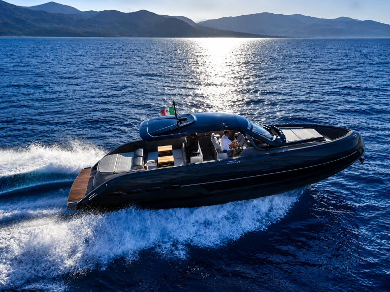 Noleggio barche Invictus  TT 460 a Saint-Raphaël su Samboat