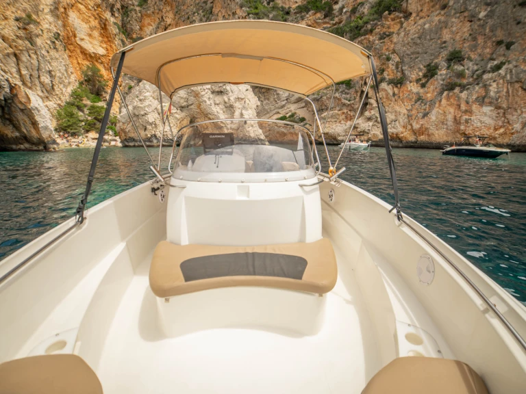 Noleggio Barca a motore con o senza skipper AQUA a Oliva