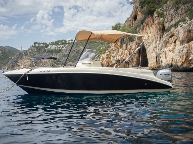 Noleggiare una AQUA 620 a Oliva