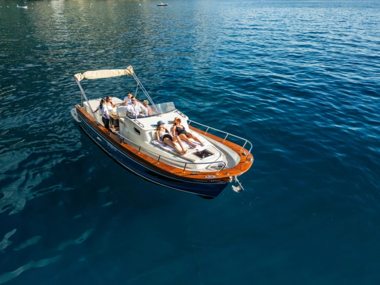 Noleggio barche Salerno economico Gozzo Campano Sport Cruiser